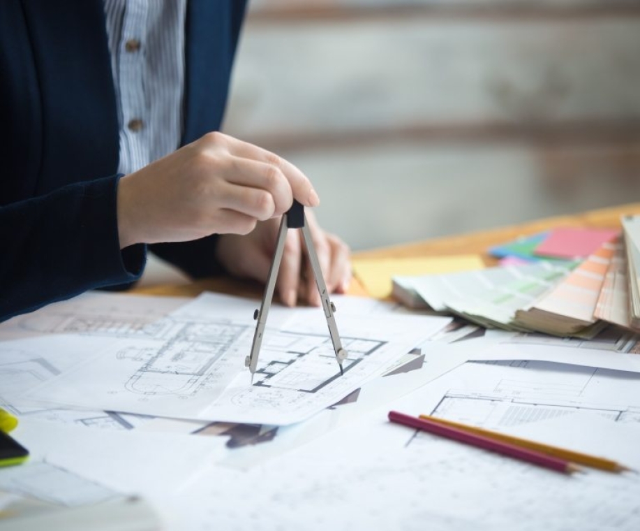 female-architect-using-drawing-compass-PZNMCEU-min-768x637